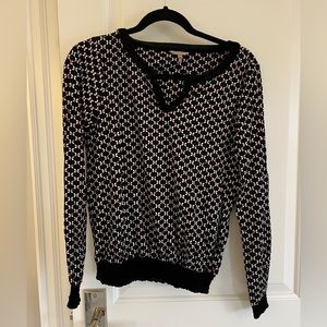 Beautiful top with velvet around the wrist and neck. Dress up or wear casual.